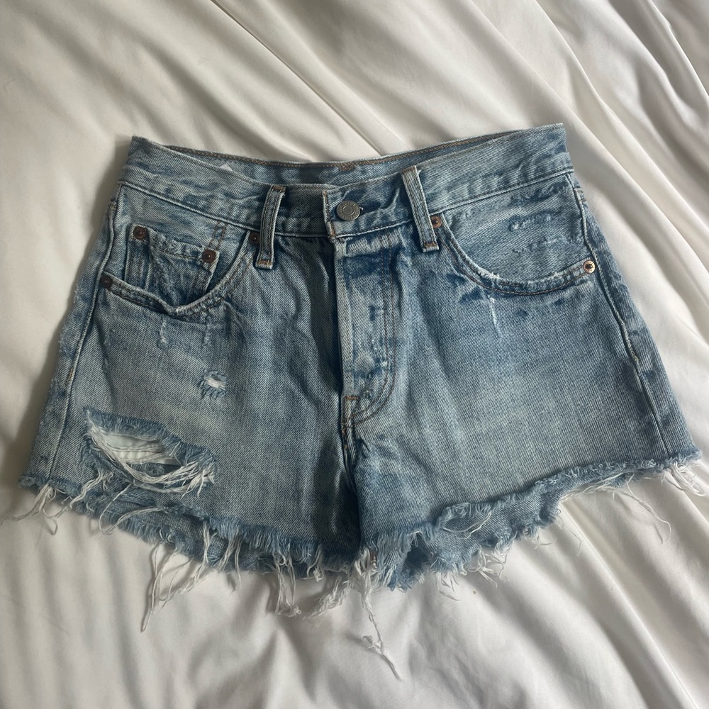 Levi Cut Off Jean Shorts